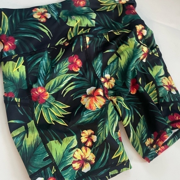 ID Ideology Compression 7" Bike Shorts Women's True Black Tropical Print - Picture 11 of 14